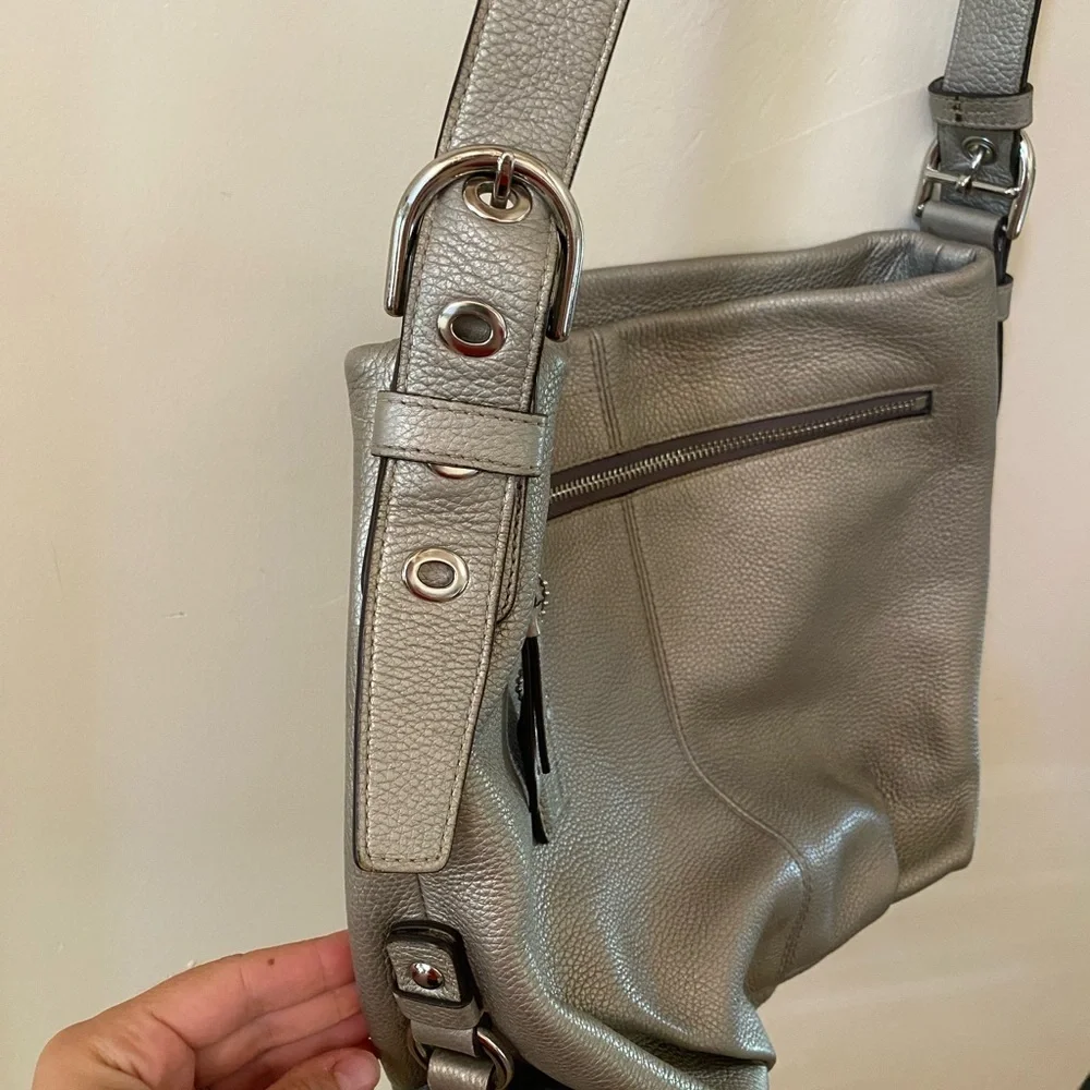 COACH HOBO METALLIC SILVER PEBBLED LEATHER SHOULDER BAG